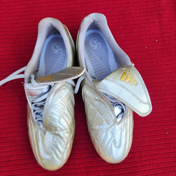 Men's Adidas indoor soccer shoes size 10 - Picture 1 of 4